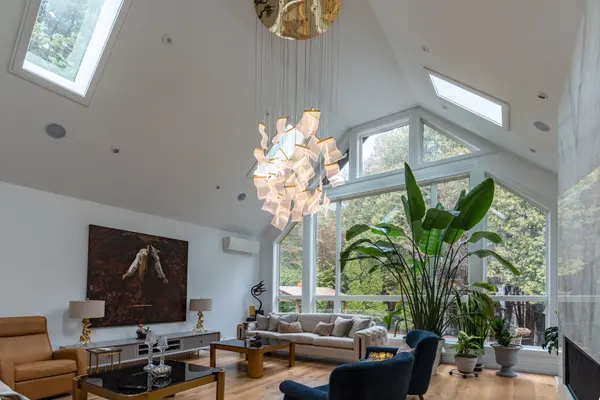 124 Timpson DR, Aurora, ON L4G 5N5