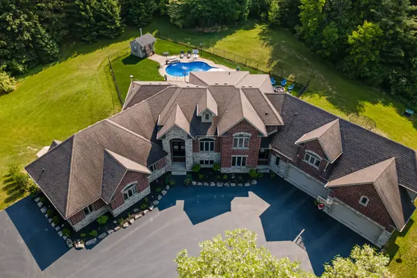 814 Binkley RD, Hamilton, ON L9H 6V8