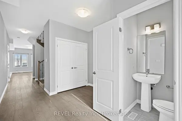 87 Renfrew TRL, Welland, ON L3C 0K2