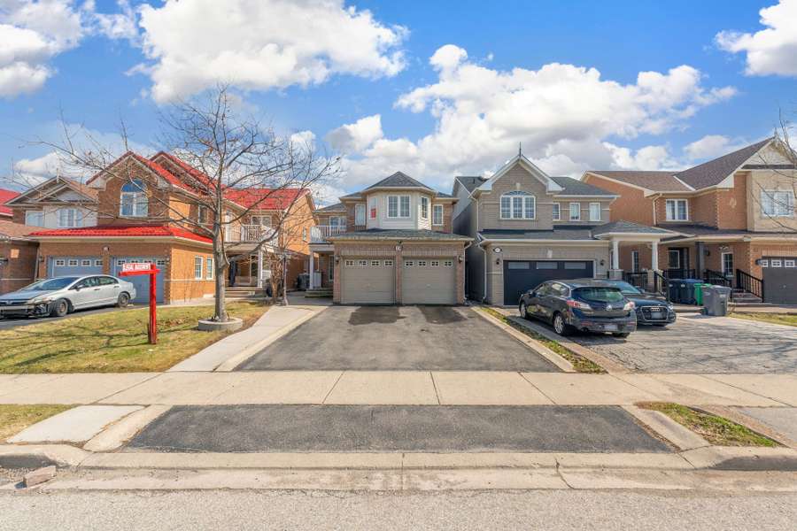 19 Vintage Gate, Brampton, ON L6X 4C4
