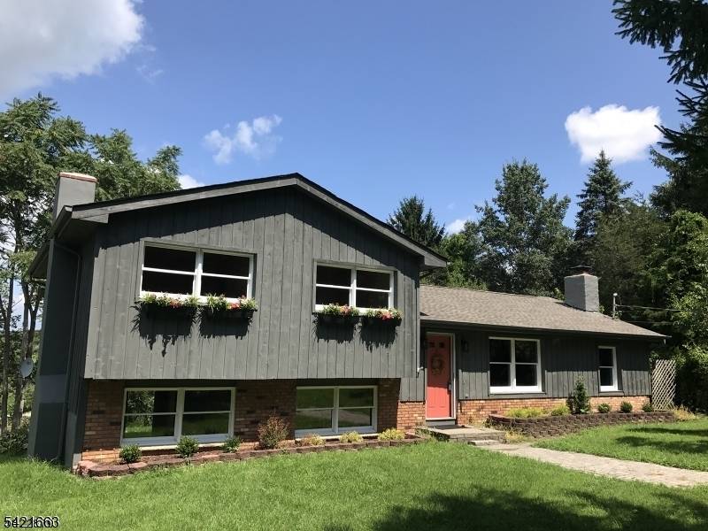 3 Lew May Dr, Andover Twp., NJ 07860