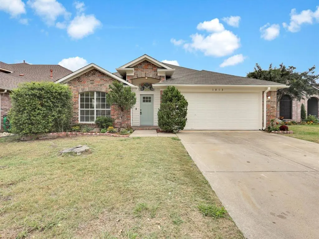 1013 Grand Central Parkway, Saginaw, TX 76131