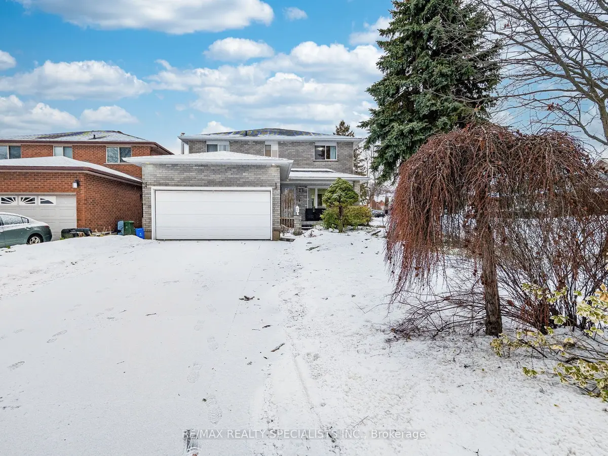 2 Robespierre CT, Hamilton, ON L9B 2G6