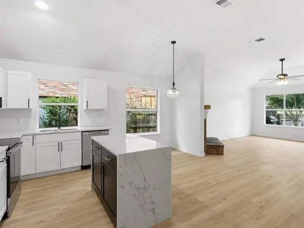 1013 Grand Central Parkway, Saginaw, TX 76131