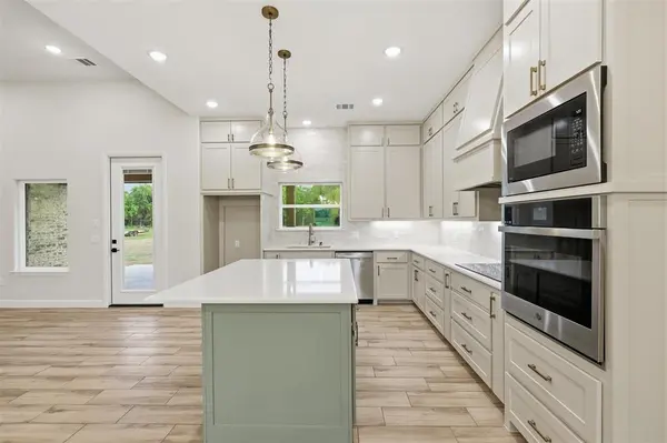 1021 Preserve Street, Weatherford, TX 76085