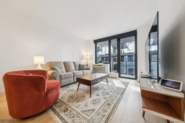 160 1St St #1111, Jersey City, NJ 07302