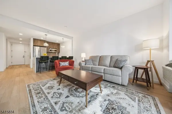 160 1St St #1111, Jersey City, NJ 07302