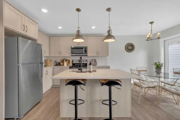 69 Hawthorn PL, Sylvan Lake, AB T4S 0R8