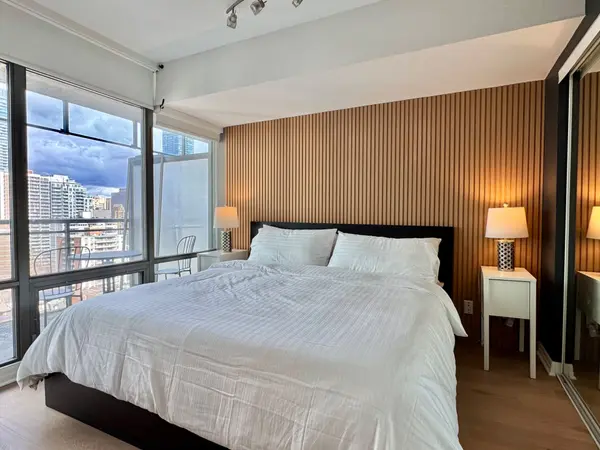 22 Wellesley ST E #1607, Toronto C08, ON M4Y 1G3