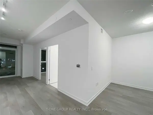 38 Honeycrisp CRES #815, Vaughan, ON L4K 0M7