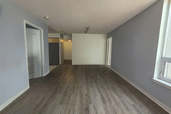 4080 Living Arts DR #1105, Mississauga, ON L5B 4N3