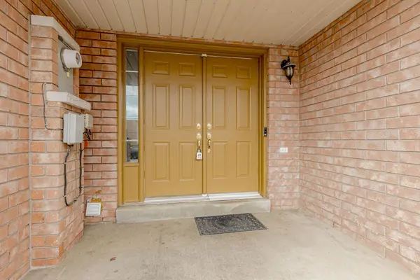 154 Brussels AVE, Brampton, ON L6Z 0E1