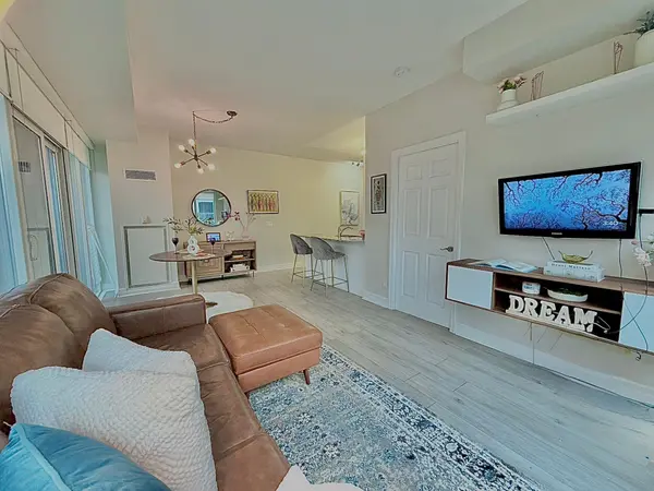 58 Marine Parade DR #323, Toronto W06, ON M8V 4G1