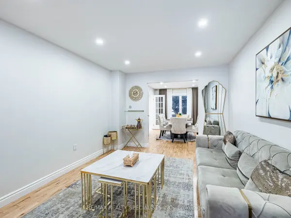 2 Robespierre CT, Hamilton, ON L9B 2G6