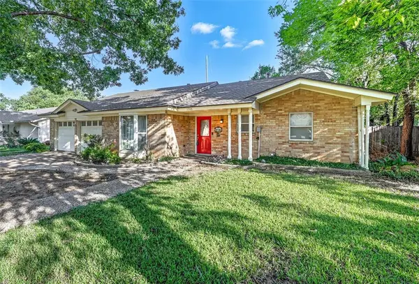 1703 Park Hill Drive, Arlington, TX 76012