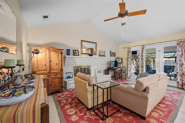 1703 Park Hill Drive, Arlington, TX 76012