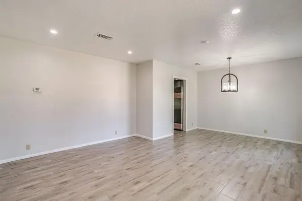 1225 Crestwood Drive, Cleburne, TX 76033