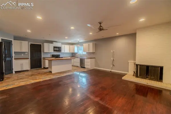 816 S Circle DR, Colorado Springs, CO 80910