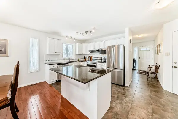 157 Hawkstone MNR NW, Calgary, AB T3G 3X2