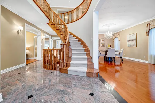 11 Palace CT, Richmond Hill, ON L4B 4C3