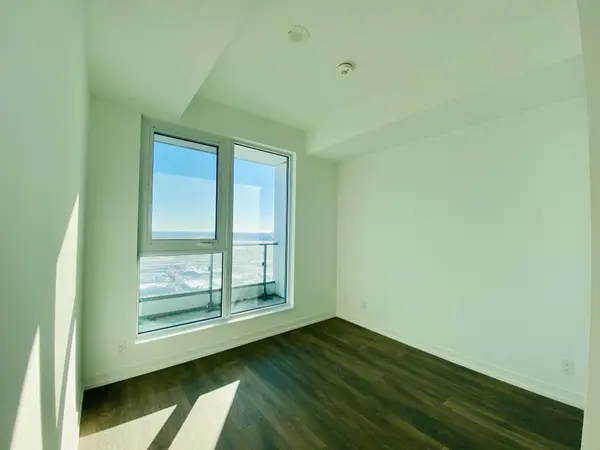 5 Buttermill AVE #5907, Vaughan, ON L4K 0J5