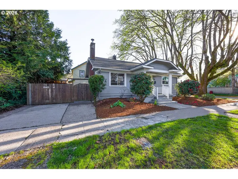 996 W 8TH AVE, Eugene, OR 97402