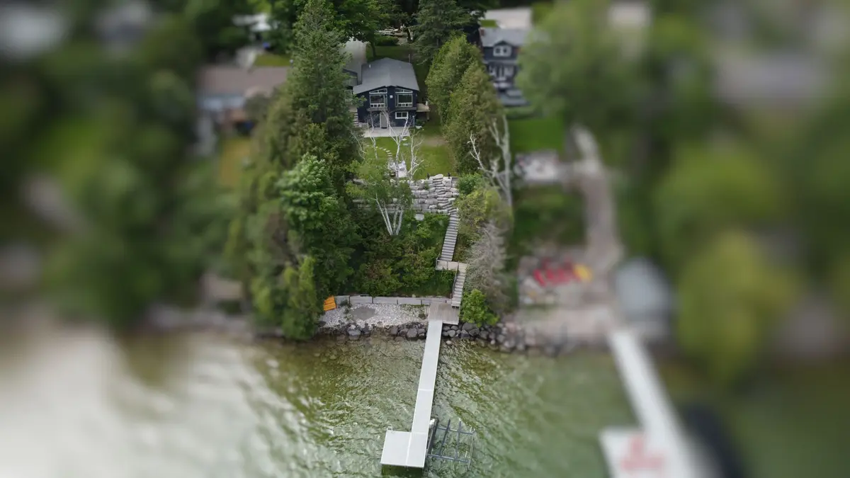 2295 Lakeshore RD E, Oro-medonte, ON L0L 1T0