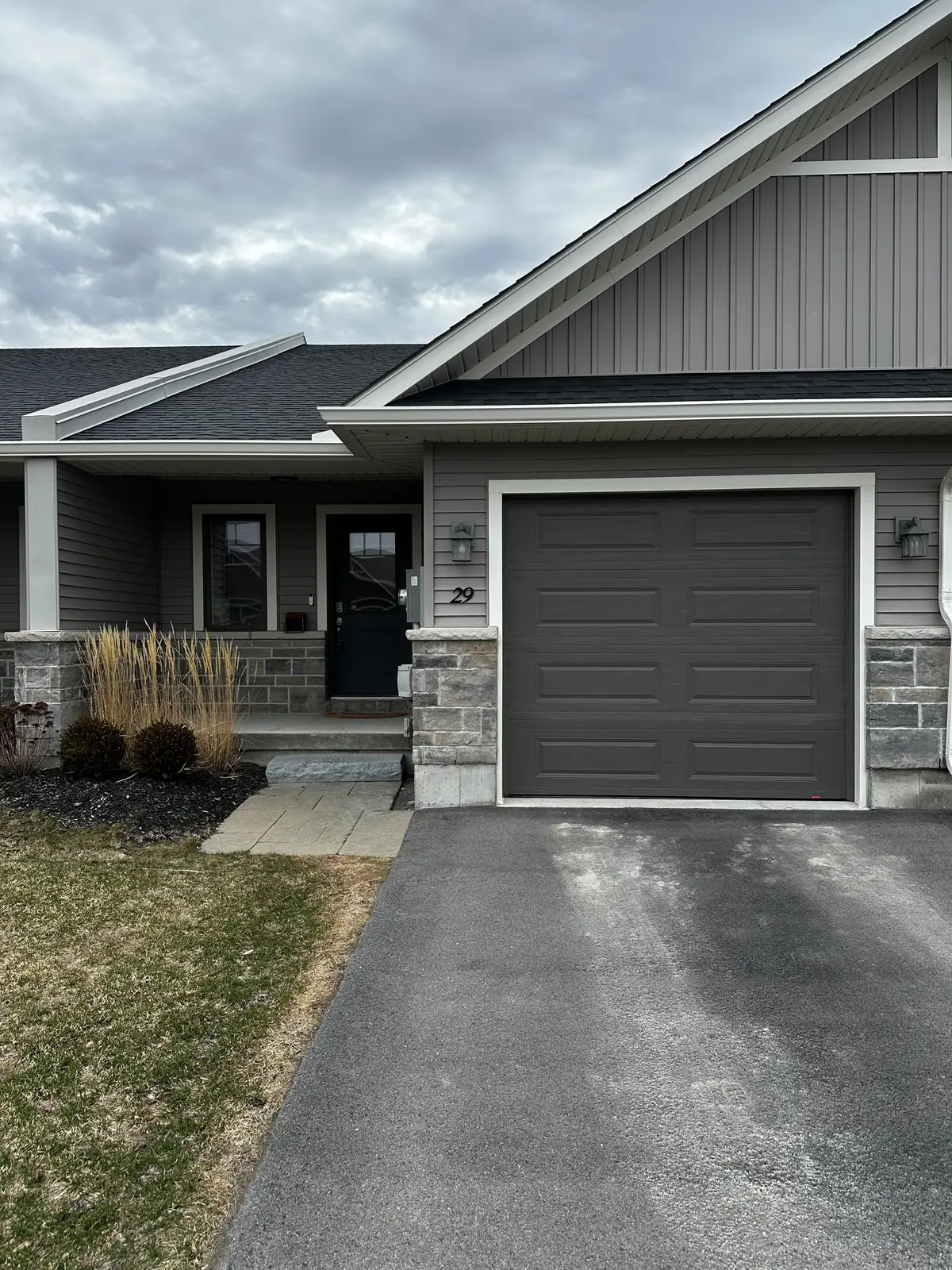 29 Sandhu CRES, Belleville, ON K8P 0G7