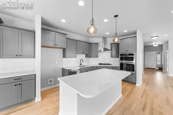 8643 Noreen Falls DR, Colorado Springs, CO 80924