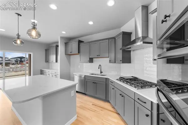 8643 Noreen Falls DR, Colorado Springs, CO 80924