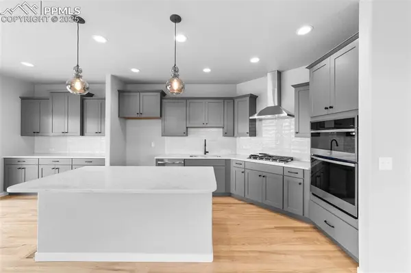 8643 Noreen Falls DR, Colorado Springs, CO 80924