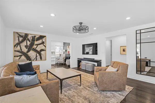 8723 Glencrest Lane, Dallas, TX 75209