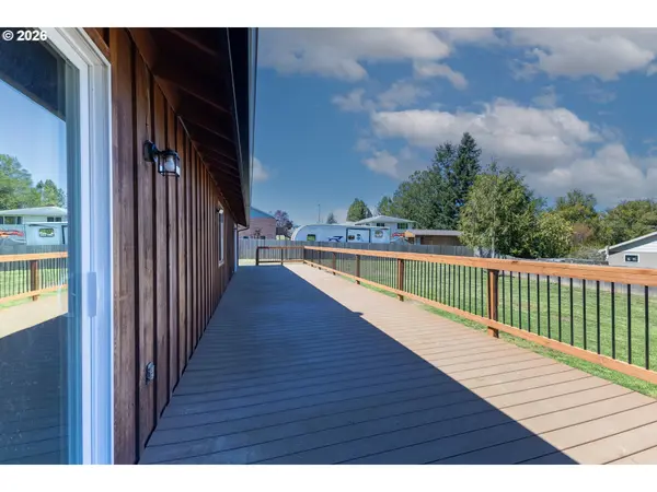 1601 MAPLE ST, Myrtle Point, OR 97458