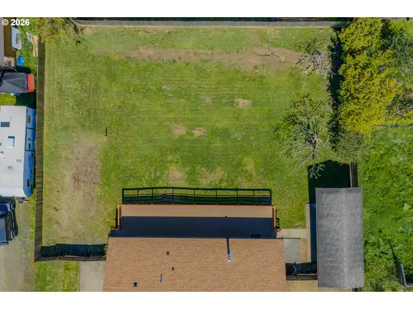 1601 MAPLE ST, Myrtle Point, OR 97458