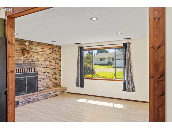 1601 MAPLE ST, Myrtle Point, OR 97458