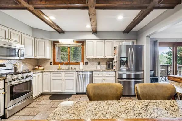 1244 Pomona CT, Fenton Twp, MI 48430