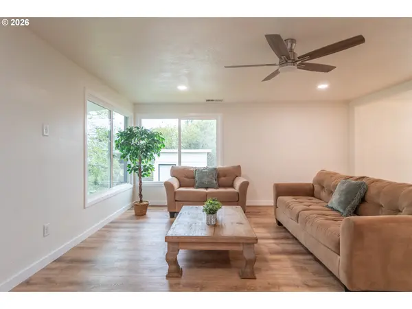 3660 CARNES RD, Roseburg, OR 97471