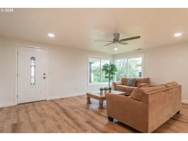 3660 CARNES RD, Roseburg, OR 97471