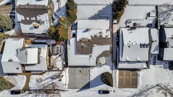 636 Varsity Estates CRES NW, Calgary, AB T3B 3C7