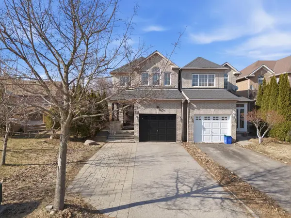 4 Hacienda DR, Richmond Hill, ON L4E 3X1