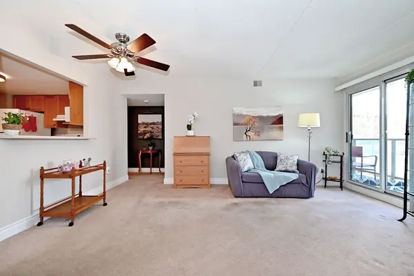 160 Wellington ST E #212, Aurora, ON L4G 1J3