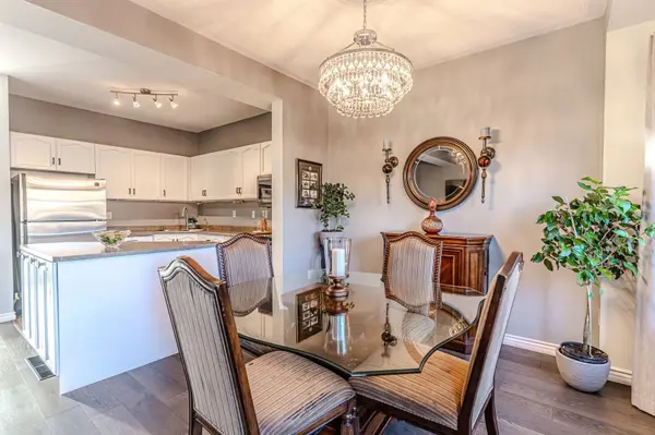 17 Bruce CRES, Barrie, ON L4N 8T8