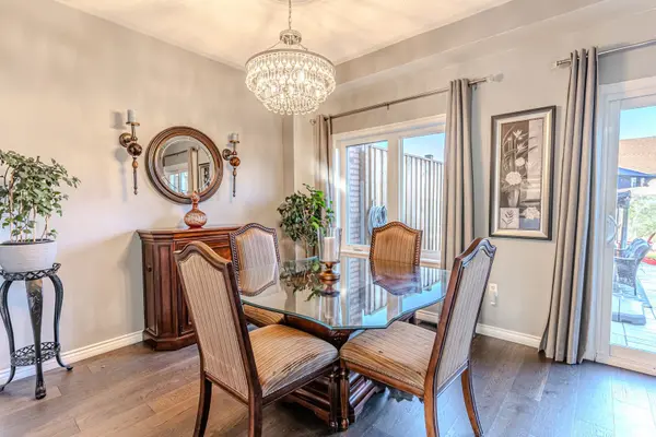 17 Bruce CRES, Barrie, ON L4N 8T8