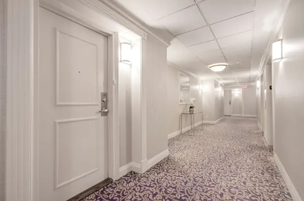 50 Old Mill RD #705, Oakville, ON L6J 7W1