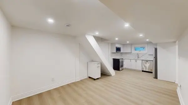 19 Hawthorne RD #Lower, Toronto W09, ON M9R 1N9