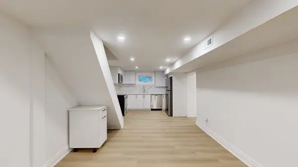 19 Hawthorne RD #Lower, Toronto W09, ON M9R 1N9