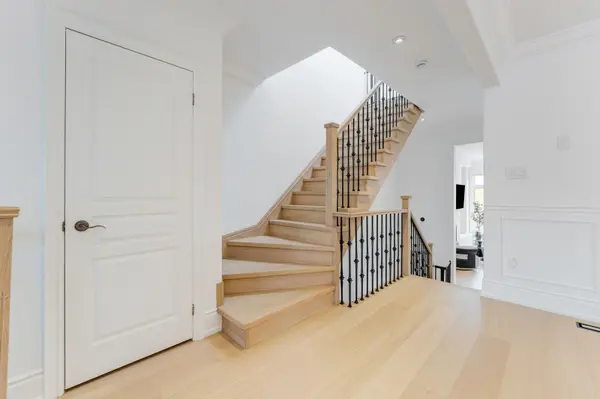 19 Connorvale AVE, Toronto W06, ON M8W 3Z9