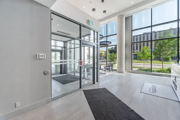 15 Lynch ST #903, Brampton, ON L6W 0C7