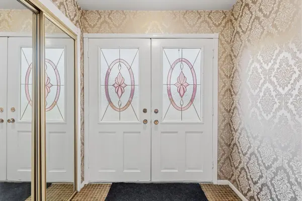 1929 Fieldgate DR, Burlington, ON L7P 3H4