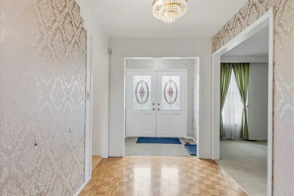 1929 Fieldgate DR, Burlington, ON L7P 3H4